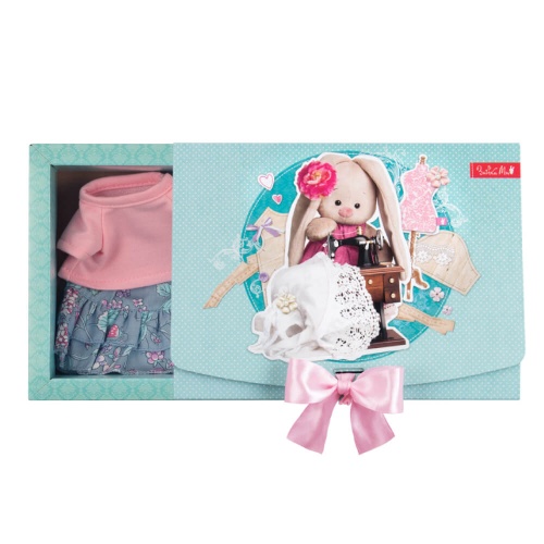 Юбка с футболкой и платок