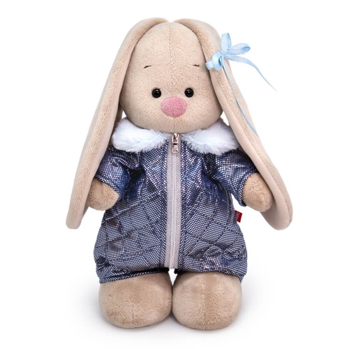 в стеганом комбинезоне