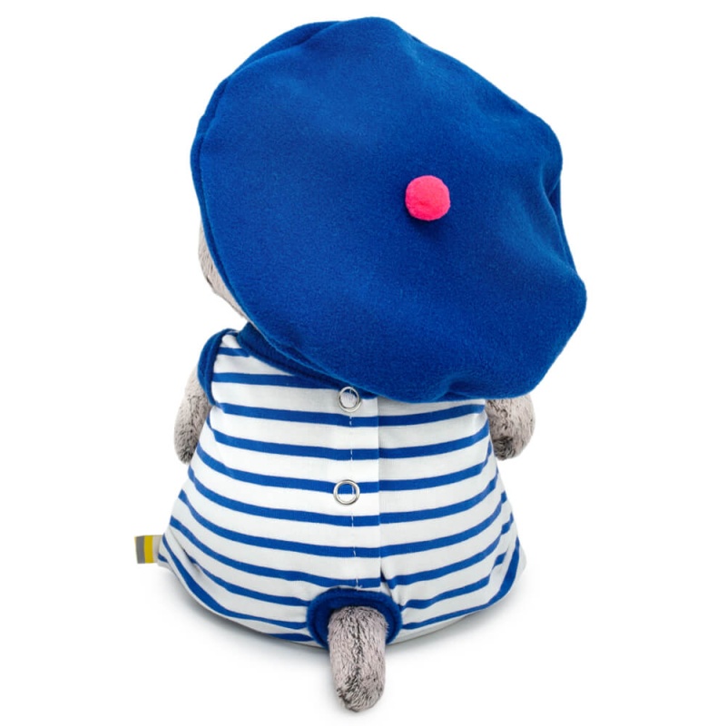 в полосатом комбинезоне и берете