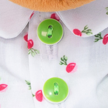 в рубашке и трусах