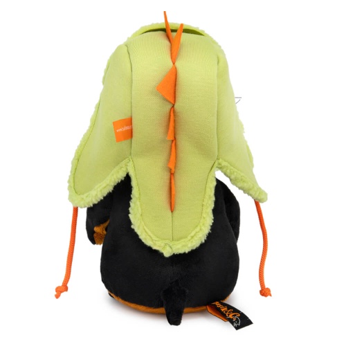 в шапке «Дракоша»