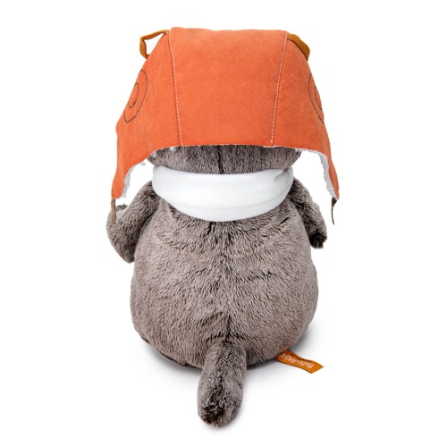 в шлеме и шарфе