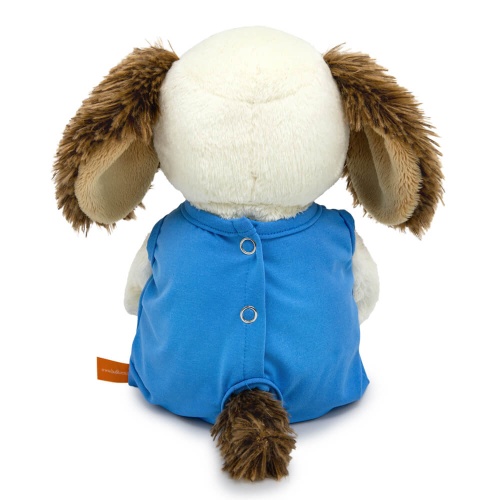 в комбинезоне с драконом