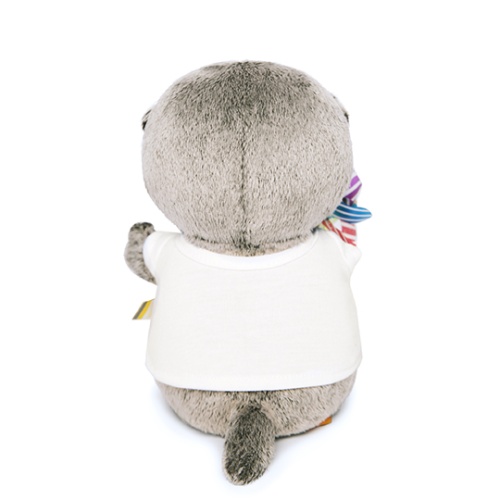 в футболке с вертушкой