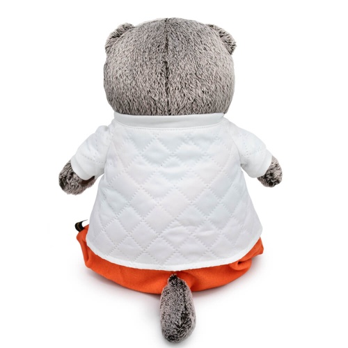 в стеганой куртке и комбинезоне