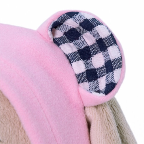 в толстовке и  платье