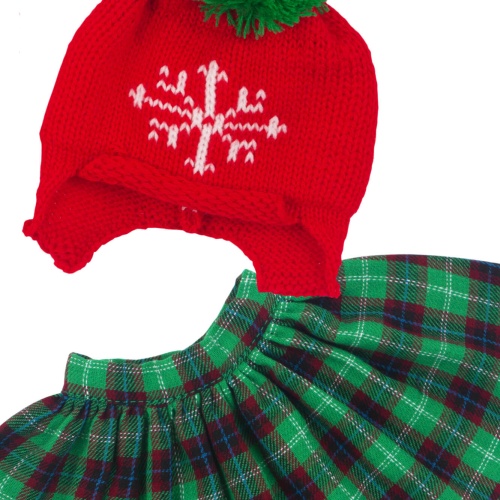 Юбка в клетку и шапочка с помпоном