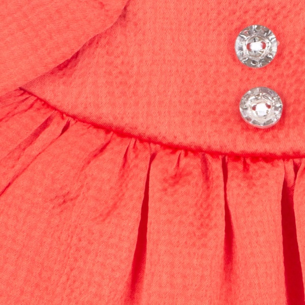 Коралловое платье и белый берет