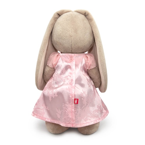 в платье с поясом