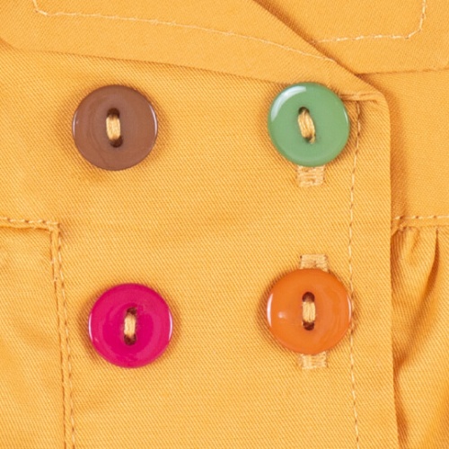 Оранжевый плащ и платье в разноцветный горох