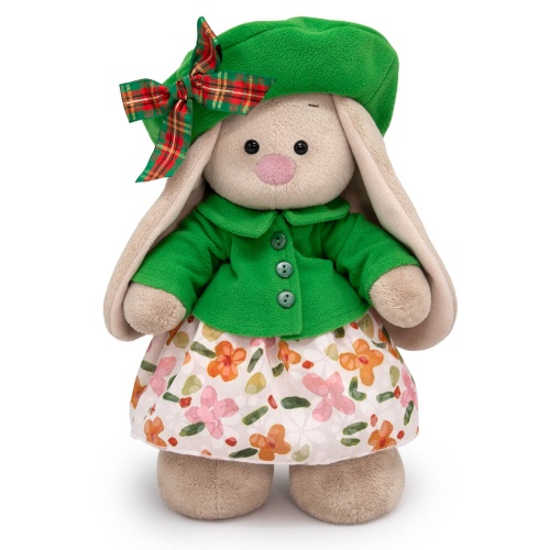 в зеленой курточке и берете