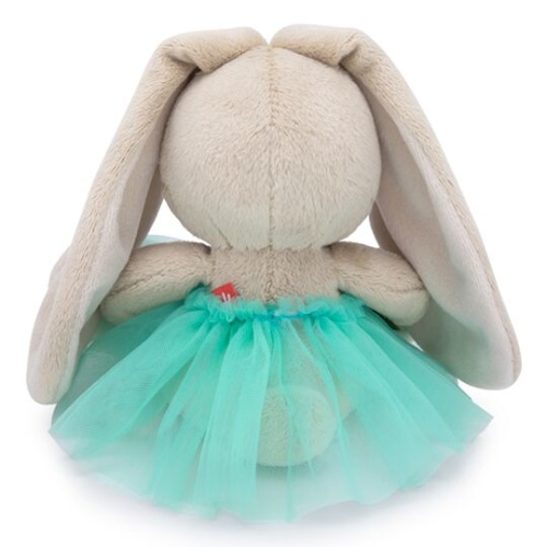 c букетом в изумрудной юбке