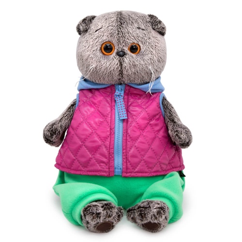 Стеганый жилет и зеленые шорты