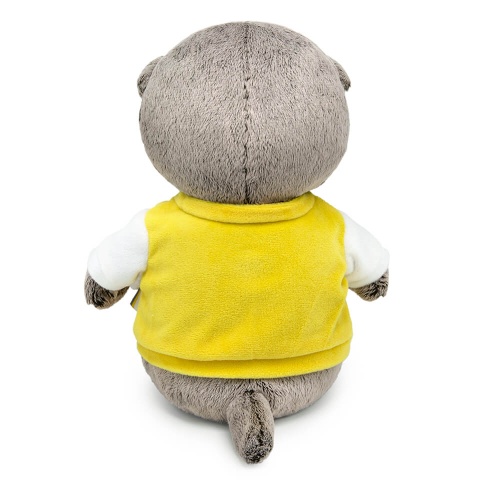 в толстовке со звездой