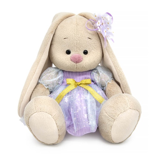 в платье с блеском