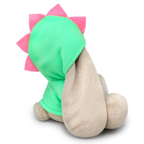 в толстовке «Дракончик»