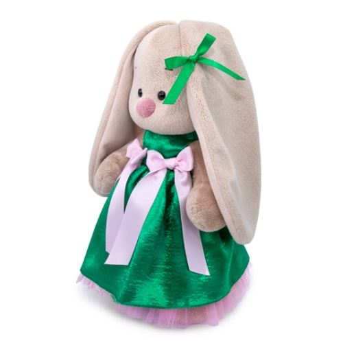 в нарядном платье