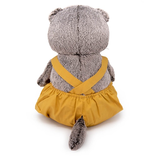 в полукомбинезоне с бантом