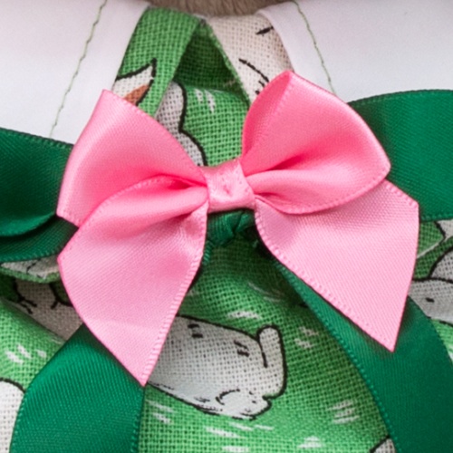 большой в комбинезоне с кроликами