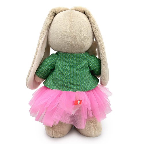 в мятно-розовом комплекте и с зайчиком