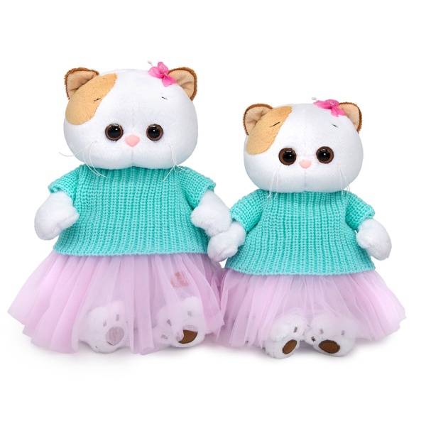 Ли-Ли в вязаной кофте