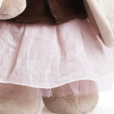 в коричневой шубке