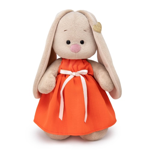 в оранжевом сарафане с бантом