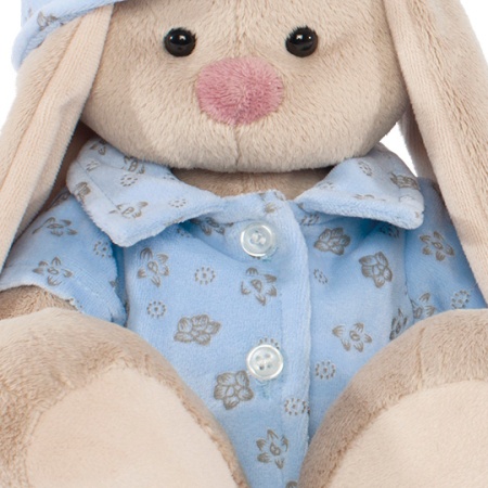 в голубой пижаме