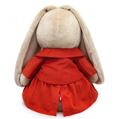 большой в коралловом костюме