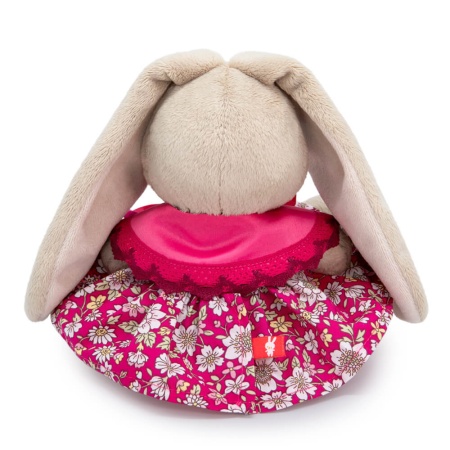 в сарафане и воротничке