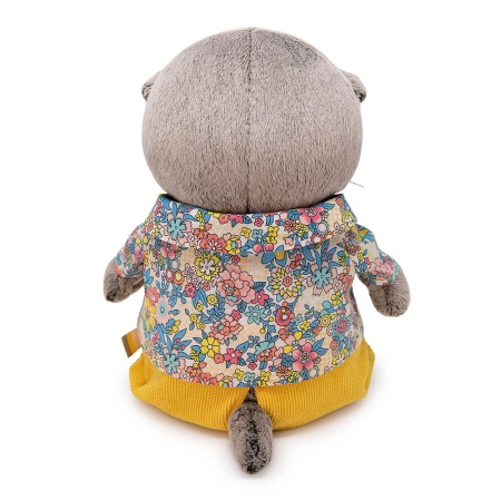 в рубашке и штанишках