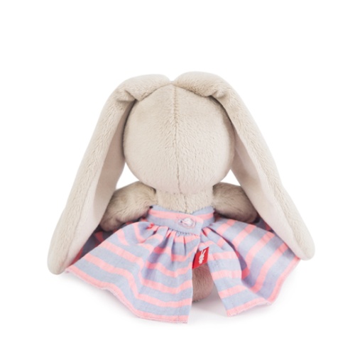 в платье в полоску