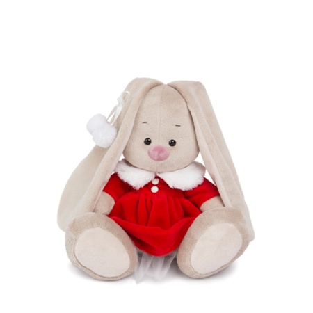 в алом платье