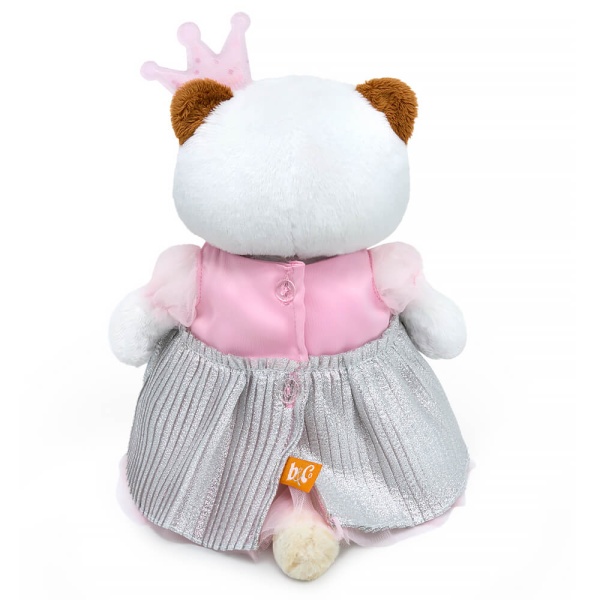 Ли-Ли в платье и с короной