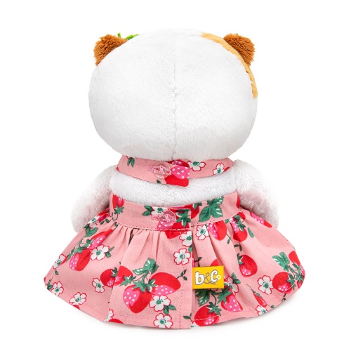 в сарафане с клубничками