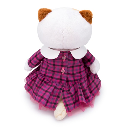 в платье в клетку