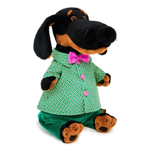 в зеленой рубашке и брюках