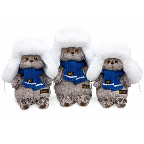 Кот Басик в белой меховой шапке