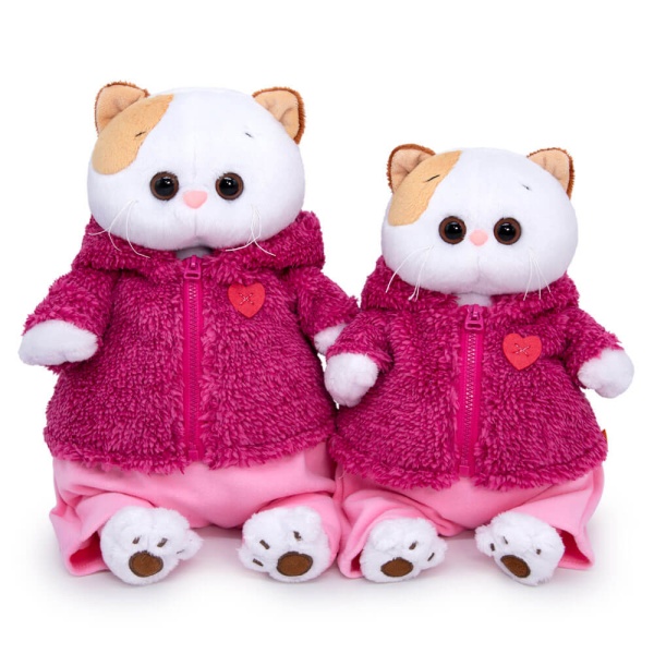 Ли-Ли в теплом костюме с сердечком