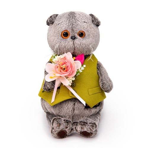 в жилете и с букетом