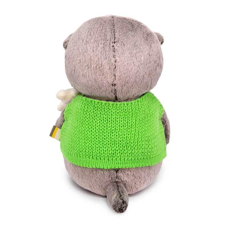 в жилете с игрушкой