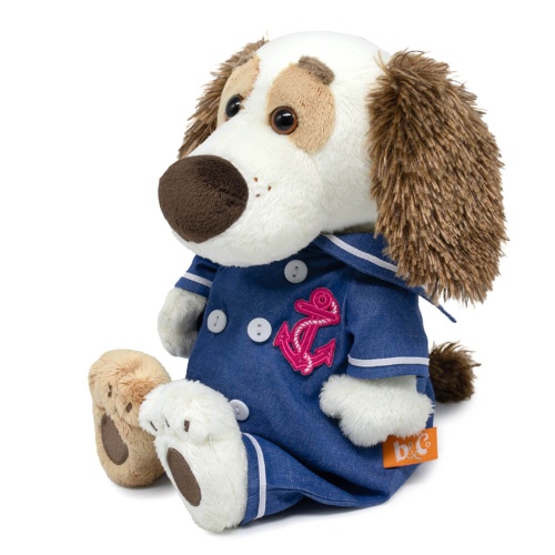 в комбинезоне с якорем