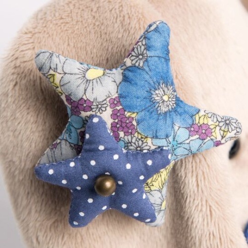 в трусах на лямочках