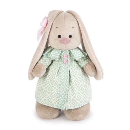 в бирюзовом пальто