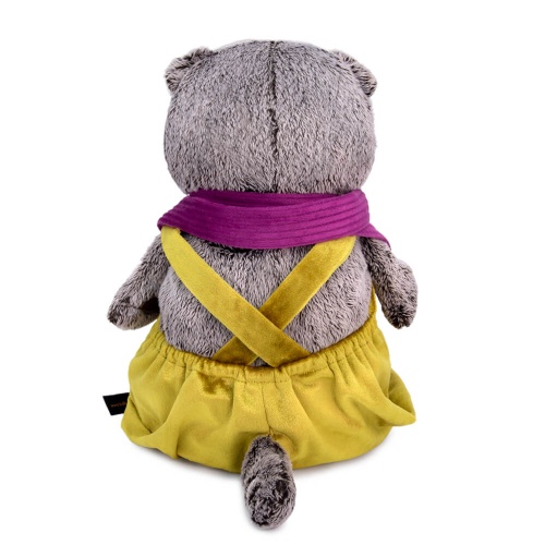 в бархатном комбинезоне