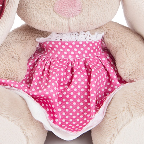 в розовой юбочке и с вишней