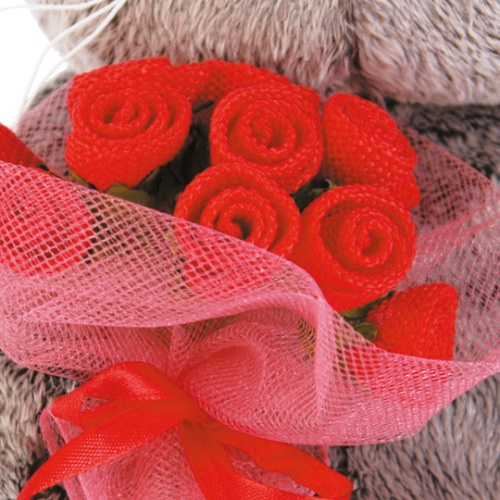 с букетиком роз