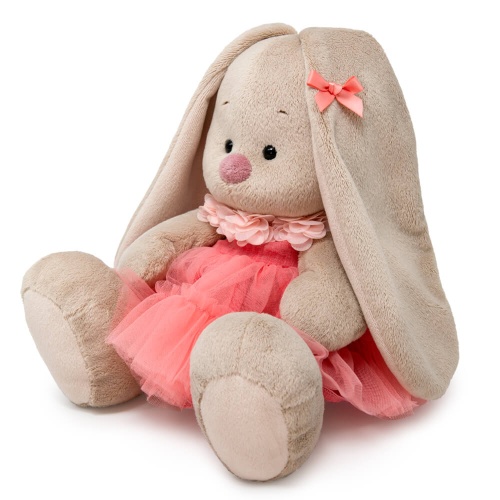 в платье с воротником из цветов