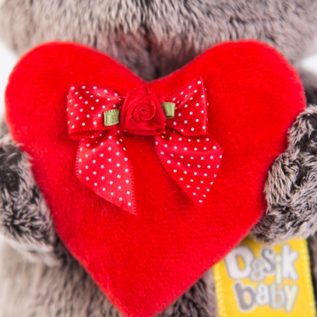 с красным сердечком