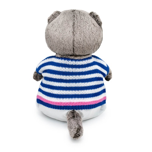 в полосатом свитере и брюках